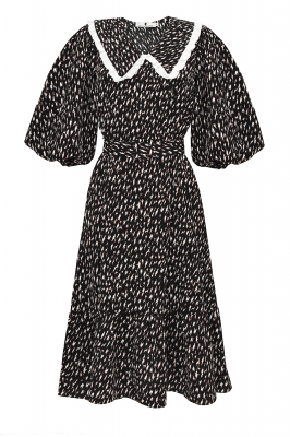 Платье "Рея" черное, белый принт, широкий воротник с белой каймой, миди