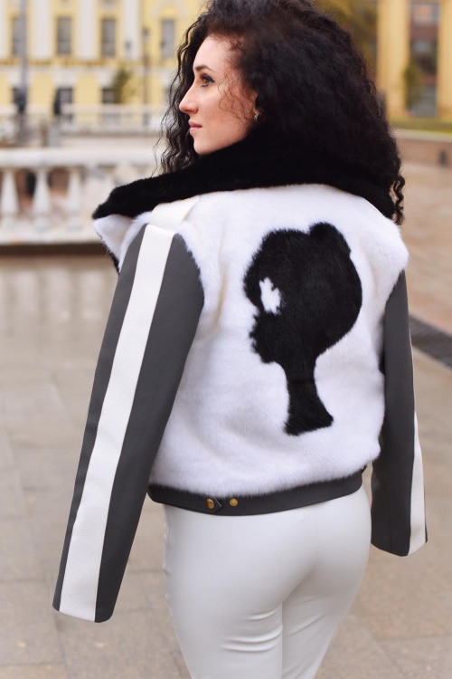 Куртка "Вики" белая, черное лого, серые рукава, белые лампасы