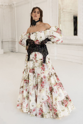 Платье "Лилит" нюдовое, цветочный принт, рукава фонарики + пояс корсет с брошью, макси