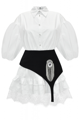 Платье "Рэйчел" белое, с баской, эполетом и брошью из страз