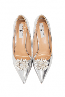 Туфли серебристые, на шпильке, с брошью из страз